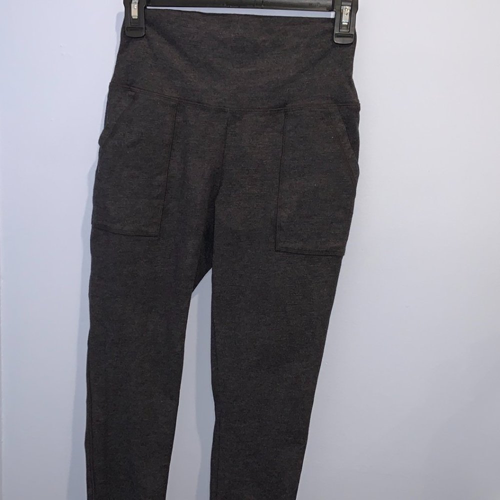 Aerie capris